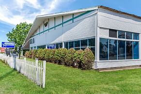 Americas Best Value Inn & Suites Hyannis Cape Cod