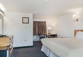 Americas Best Value Inn & Suites Hyannis Cape Cod