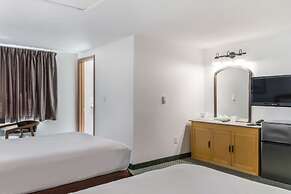 Americas Best Value Inn & Suites Hyannis Cape Cod