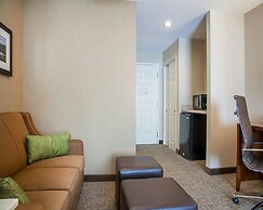 Comfort Suites West Warwick - Providence