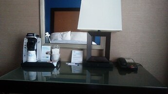 Holiday Inn Express Hotel & Suites Manchester Airport by IHG