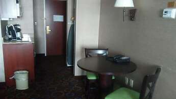 Holiday Inn Express Hotel & Suites Manchester Airport by IHG