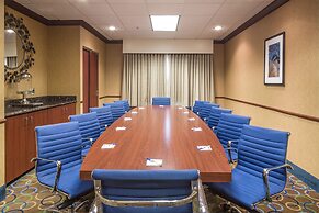 Holiday Inn Express Hotel & Suites Manchester Airport by IHG