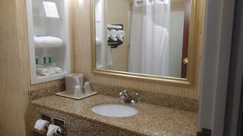 Holiday Inn Express Hotel & Suites Manchester Airport by IHG