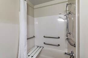 HomeTowne Studios & Suites by Red Roof Charlotte - Concord