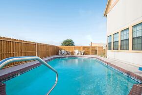 Howard Johnson by Wyndham San Marcos