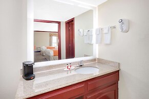 Howard Johnson by Wyndham San Marcos