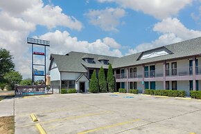 Howard Johnson by Wyndham San Marcos