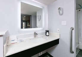 Howard Johnson by Wyndham San Marcos