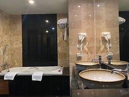 The Royal Paradise Hotel & Spa
