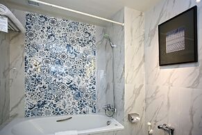 The Royal Paradise Hotel & Spa