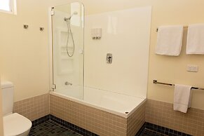 White Lace Motor Inn