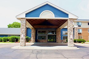 AmericInn by Wyndham Shakopee Near Canterbury Park