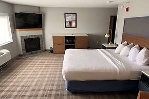 AmericInn by Wyndham Shakopee Near Canterbury Park