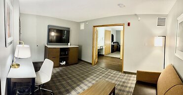 AmericInn by Wyndham Shakopee Near Canterbury Park