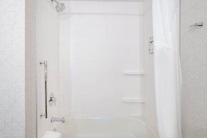 Holiday Inn Express Hotel & Suites New Tampa I-75 by IHG