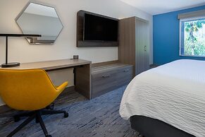 Holiday Inn Express Hotel & Suites New Tampa I-75 by IHG