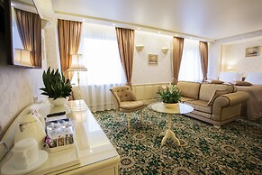 Izmailovo Alfa Hotel