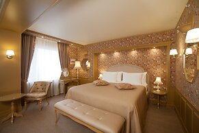 Izmailovo Alfa Hotel