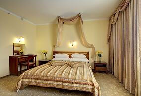 Izmailovo Alfa Hotel