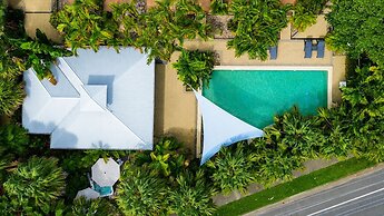 Trinity Beach Club Holiday Apartments