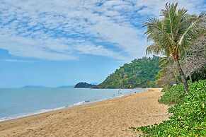 Trinity Beach Club Holiday Apartments