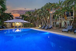 Trinity Beach Club Holiday Apartments