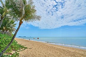 Trinity Beach Club Holiday Apartments