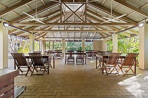 Trinity Beach Club Holiday Apartments