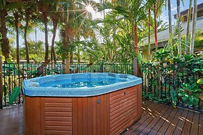 Trinity Beach Club Holiday Apartments