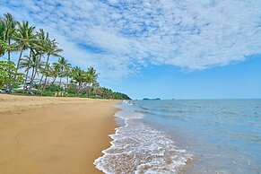 Trinity Beach Club Holiday Apartments