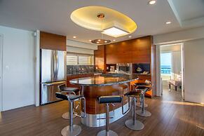 Waikiki Shore by OUTRIGGER