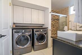 Waikiki Shore by OUTRIGGER