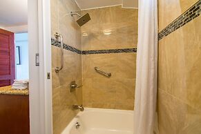 Waikiki Shore by OUTRIGGER