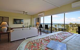 Waikiki Shore by OUTRIGGER