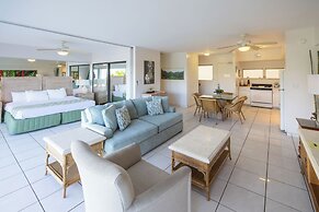 Waikiki Shore by OUTRIGGER