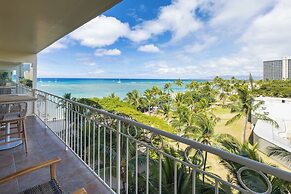 Waikiki Shore by OUTRIGGER