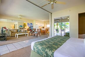 Waikiki Shore by OUTRIGGER