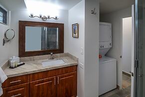 Waikiki Shore by OUTRIGGER