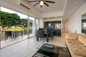 Waikiki Shore by OUTRIGGER