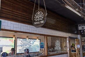 Waikiki Shore by OUTRIGGER