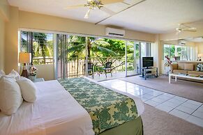 Waikiki Shore by OUTRIGGER