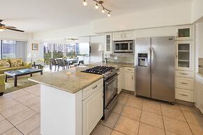 Waikiki Shore by OUTRIGGER