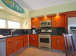 Waikiki Shore by OUTRIGGER