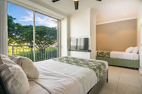 Waikiki Shore by OUTRIGGER