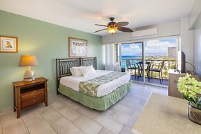 Waikiki Shore by OUTRIGGER