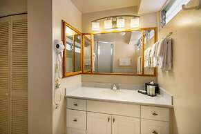 Waikiki Shore by OUTRIGGER