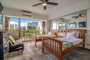 Waikiki Shore by OUTRIGGER