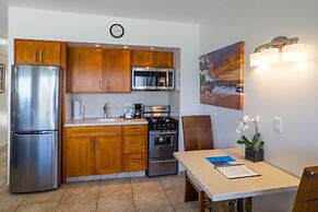 Waikiki Shore by OUTRIGGER