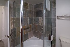 Waikiki Shore by OUTRIGGER